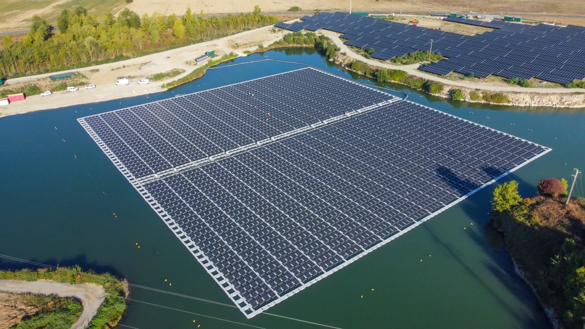Fotovoltaico galleggiante, entro il 2031 un mercato da 6 GW/anno - QualEnergia.it